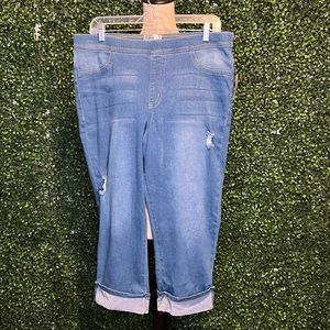NWT Just be Women’s Curvy Jegging Pants Capri Blue Light Wash